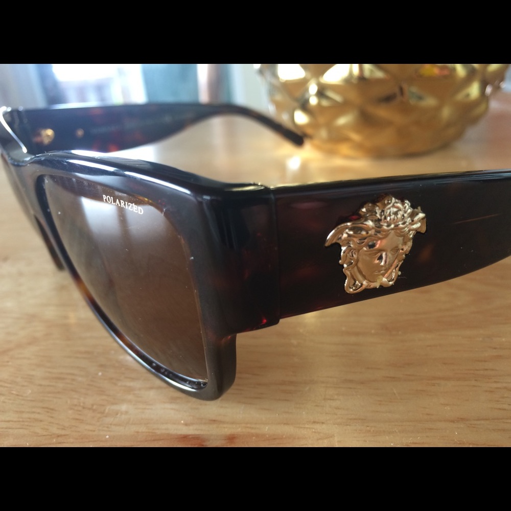 Versace mod cat